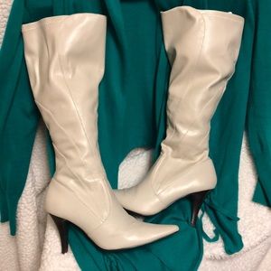 5.5 Low heel Style & Co Vintage Cream color